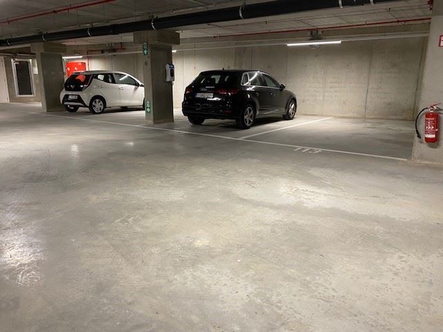 Onmiddellijk beschikbare ondergrondse autostaanplaatsen te koop! - foto 3