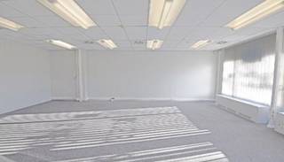  * Kantoor 113m² * Talrijke mogelijkheden * Grote raampartijen en veel lichtinval * Beveiligde toegang * Aan de ring van Antwerpen * Ondergrondse...