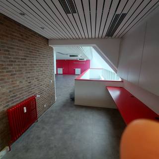 Il n'est pas facile de trouver un espace de bureaux spacieux et bien équipé à la périphérie de la ville, avec de nombreuses possibilités de parking...