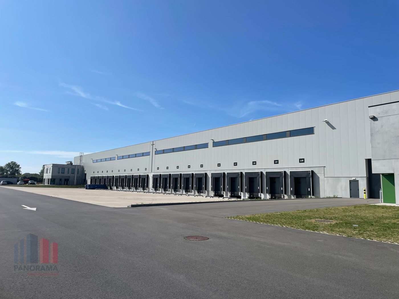 Logistiek magazijn van 13.795 m² + 638 m² kantoorruimte - foto 4