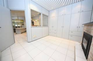 Deze veelzijdige te renoveren woning biedt tal van mogelijkheden!Op het gelijkvloers vindt u een ruime kantoorruimte, een badkamer, een keuken,...