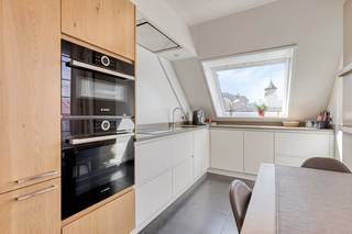 Ontdek dit ruime duplex appartement van 142m² te koop in het hart van Antwerpen. Dit appartement is gelegen in een goed onderhouden gebouw met...