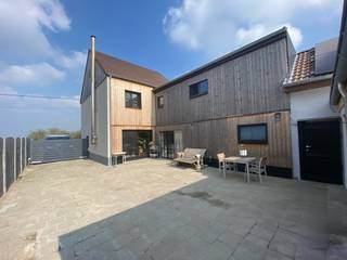 Vrijstaande woning te koop in Herk-de-Stad – SchopstraatInstapklare gezinswoning met 4 slaapkamers, 2 badkamers en zuidgerichte tuinOp zoek naar een...