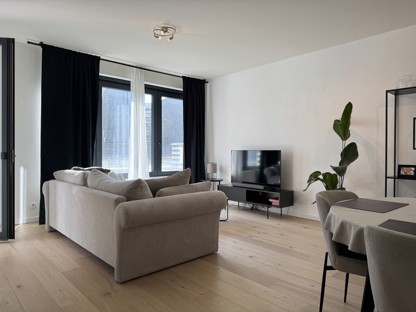 Berchem: Nieuwbouw gelijkvloers één slpk app.+ terras + P - foto 2