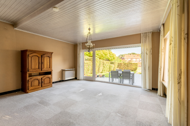 Ruime woning met tuin, 2 garages en 4 slaapkamers. - foto 4