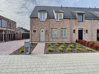 Te huur ruime, instapklare gezinswoning met 4 slaapkamers gelegen te AnzegemDeze RUIME, INSTAPKLARE GEZINSWONING is gelegen te Anzegem. Naast zijn...