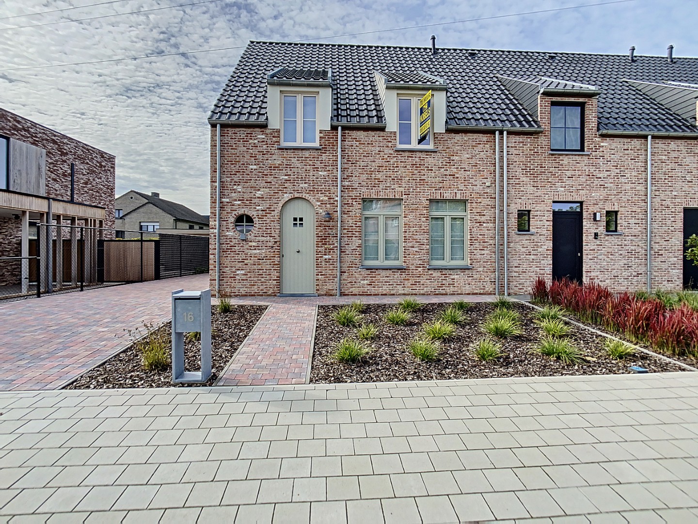 Te huur ruime, instapklare gezinswoning met 4 slaapkamers gelegen te Anzegem - foto 1