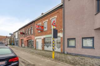 Dit handelspand van 77 m² is uitstekend gelegen aan de Diestersteenweg, op wandelafstand van winkels, openbaar vervoer, eetgelegenheden en...