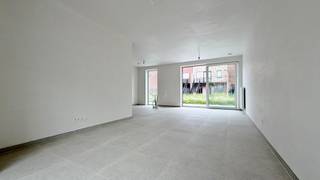 ! 6% BTW, ZOWEL BIJ AANKOOP VOOR EIGEN BEWONING ALS VOOR VERHUUR* !<br /><br />1 van de 4 beschikbare nieuwbouwwoningen, ontdek ons volledig aanbod via: https://www.vastgoedvancayzeele.be/te-koop<br /><br />Deze woning is volledig afgewerkt met kwalitatieve materialen en met oog voor comfort en duurzaamheid. <br /><br />Volgende praktische indeling: inkom met toilet, lichtrijke woonkamer met open volledig ingerichte keuken (naar keuze - budget inbegrepen in verkoopprijs), inpandige garage met aansluitend wasplaats/bergruimte en doorgang naar de tuin, 3 slaapkamers, bergruimte, badkamer met bad, douche, en badkamermeubel met dubbele lavabo, apart toilet. Ruime omheinde stadstuin, aangelegd terras.<br /><br />BEN-woning, EPC A, dankzij optimale isolatie, zonnepanelen, een regenwaterpomp en ventilatiesysteem D.<br />--> U kan bij aankoop genieten van een korting van 50% op de onroerende voorheffing gedurende 5 jaar.<br /><br />* (6%btw)indien u aan de voorwaarden voldoet (gedurende 5 jaar enige en eigen woonplaats of verhuur gedurende 15 jaar). Dit betekent dus een lagere instapprijs voor kopers-bewoners en een hoger rendement voor kopers-investeerders.<br /><br />Goede bereikbaarheid vlakbij invalswegen en op wandelafstand van het station en alle voorzieningen.<br /><br />Vraag een bezoek aan en laat u verleiden door deze instapklare en kwalitatieve woningen.