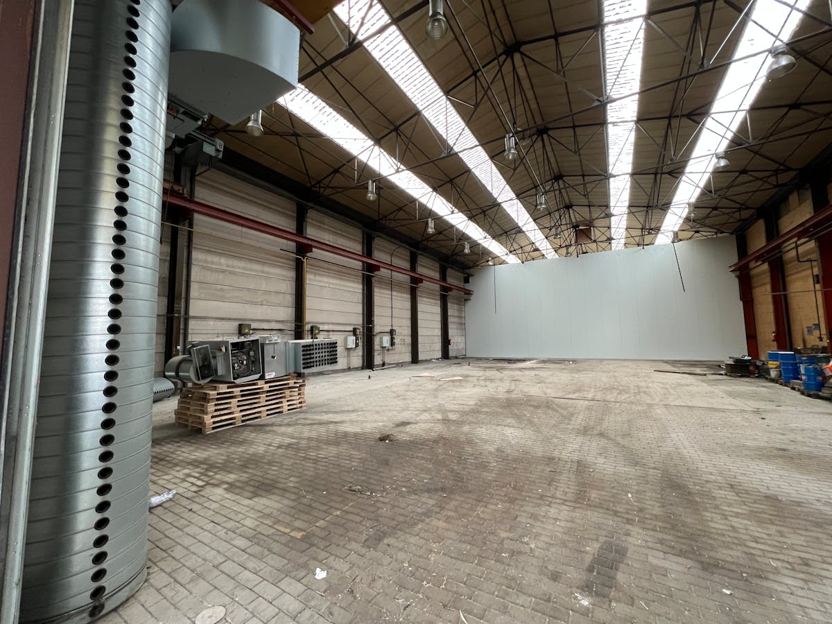 Warehouse (600 m²) for rent along the R4 in Ghent - photo 2