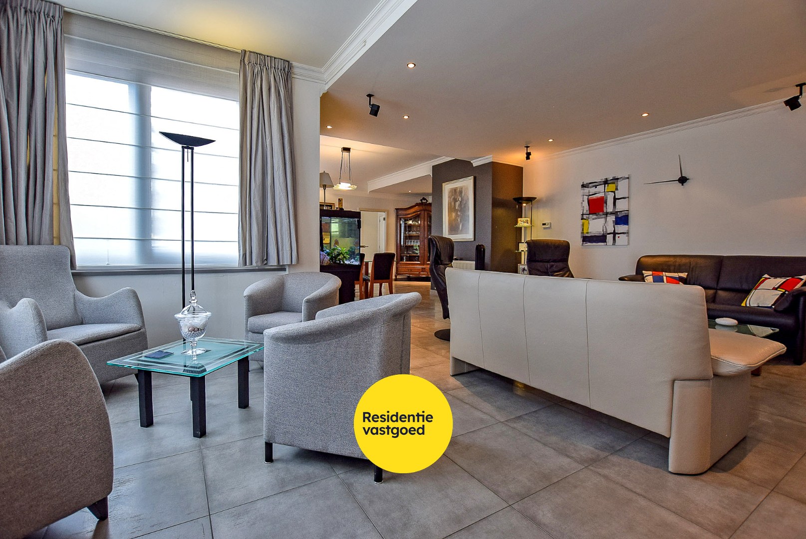 Prachtig onderhouden gelijkvloersappartement van maar liefst 175m² gelegen op 50m van het strand te Sint-Idesbald. - foto 2