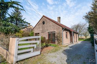 We Invest vous propose cette charmante villa de plain-pied idéalement située dans le beau village de Gottignies, dans un cadre bucolique, une...