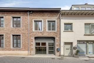 Maison rafraîchie et prête à emménager à vendre au cœur d’Asse ! Cette charmante maison deux façades sur un terrain de 70 ca offre un cadre de...