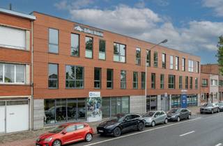 Deze kantoorruimte is zeer centraal gelegen aan de A12 in Wilrijk, op 5 min van de Antwerpse Ring & E19 richting Brussel en bevindt zich op de...