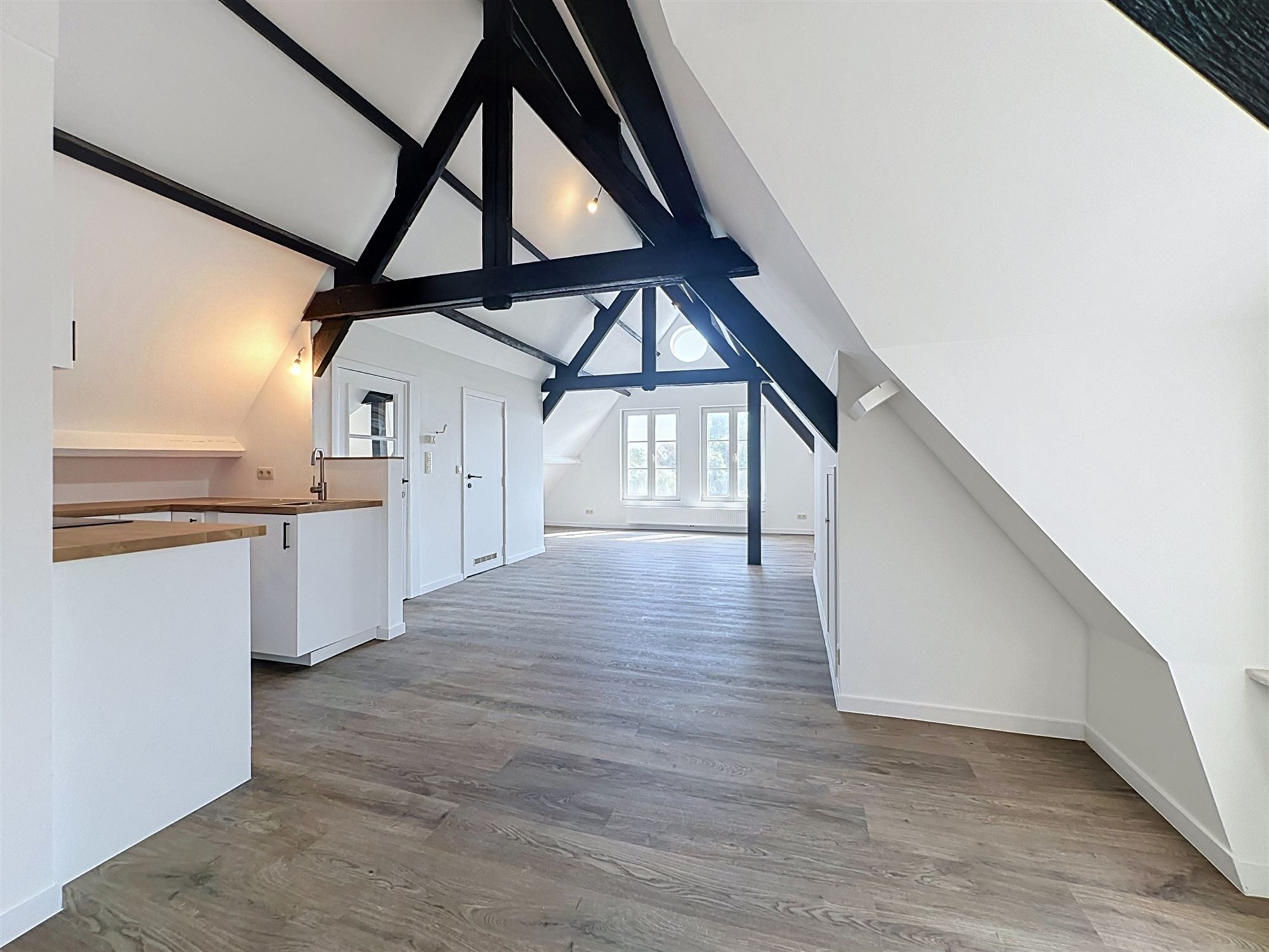 Ruime studio in loftstijl te Dendermonde. - foto 4
