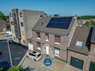 RUIME GEZINSWONING MET 7 SLPKS + 2 BADKAMERS NABIJ DE NEDERLANDSE GRENS ! <br /><br />We vinden deze gesloten woning met een bewoonbare oppervlakte van 208 m² terug op een perceel van 3a 25ca in Smeermaas-Lanaken. <br /><br />Voor meer informatie, neem zeker een kijkje op onze website via de volgende link: <br />https://www.sterkvastgoedmakelaars.be/detail/te-koop-woning-lanaken/7630215?dosearch=True&flowstatus=ForSale,ForSaleReserved,ForSaleWithBid,ToCompleteForSale,SoldUnderReserve,Sold&pageindex=1&pagesize=12&searchpage=ForSale&sortdirection=DESC&sortfield=pub_flowstatus&transactiontype=Sale