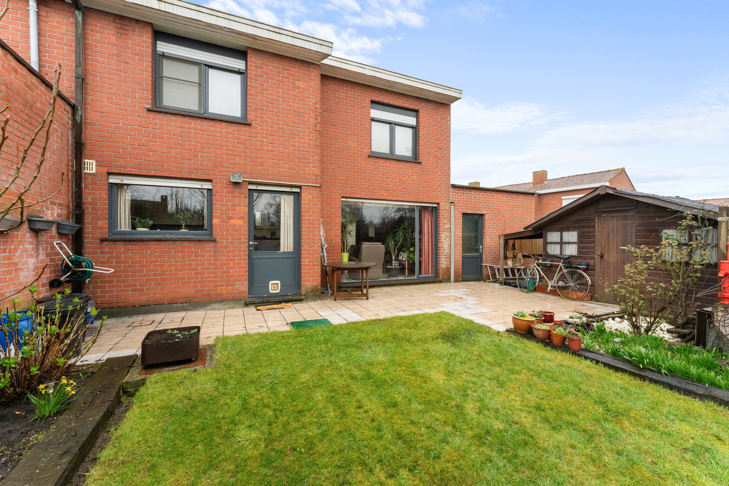 Te renoveren HOB met 4 slaapkamers en 2 garages - foto 2