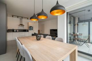 Dit moderne instapklare appartement (bouwjaar 2020 - APP. 1.01 / BUS 0102) is gelegen in hartje Lokeren.Hierbij de grote troeven:🌳 Charmant terras...