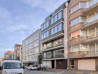 Dit recent appartement, gebouwd in 2020, bevindt zich op een topligging vlak bij zee en winkels. Het biedt een moderne afwerking en alle...