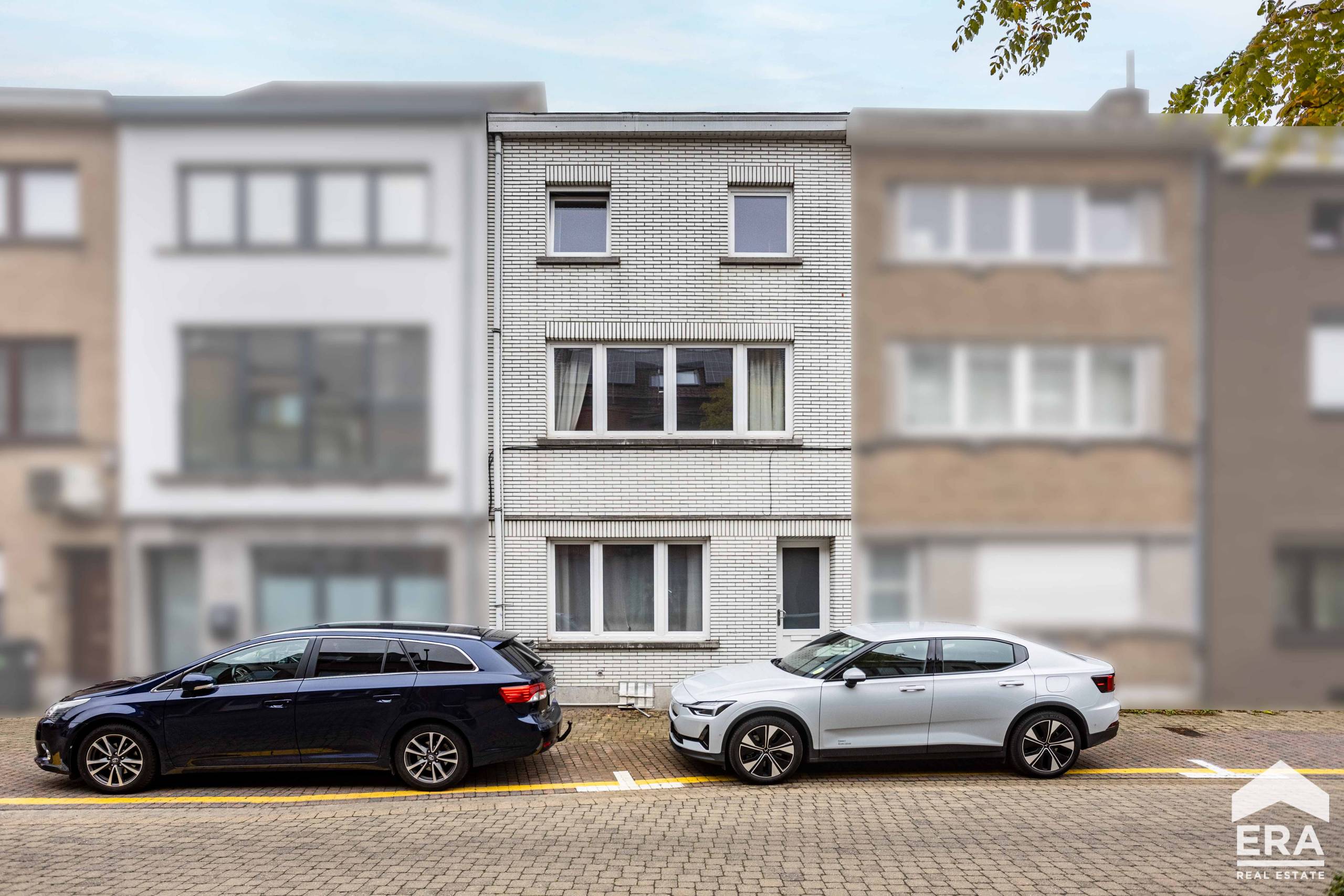 Ruime, instapklare gezinswoning met 4 slaapkamer en tuin - foto 2