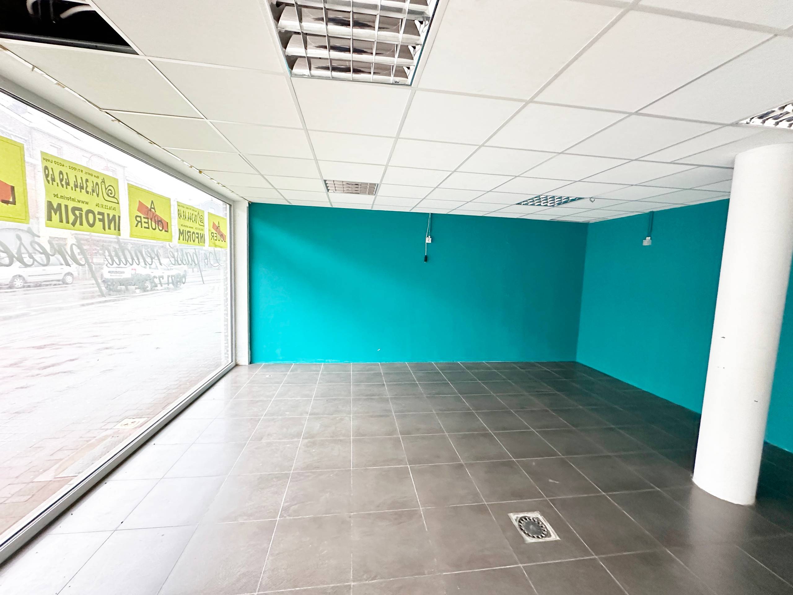 Rez-de-chaussée commercial à louer - foto 2