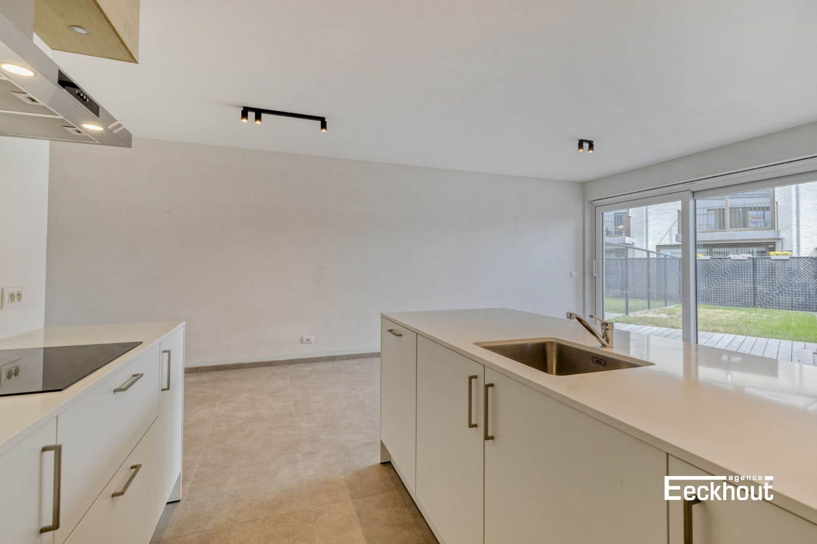 Gelijkvloersappartement met terras en tuin en inpandige garage! - foto 5