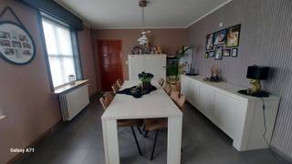 Deze woning is gelegen op de verbindingsweg tussen Diksmuide en Torhout.Indeling woning:* inkom* toilet* woonkamer* keuken* wasruimte* badkamer* 4...