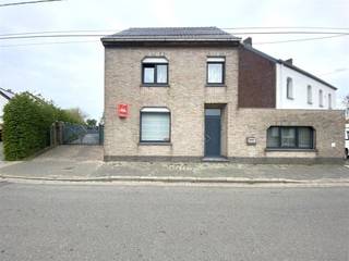 Info & Visit: 0494 69 36 09 - Voor de beschrijving en de wettelijke informatieplicht (art.5.2.6 VCRO en Watertoets, EPC, EPC-nummer,…) verwijzen we naar de advertentie op de website van Immo Derveaux te bereiken via - https://www.immoderveaux.be - waar u ook andere interessante panden kan terugvinden. De inhoud van deze advertentie valt onder de uitsluitende aansprakelijkheid en verantwoordelijkheid van Immo Derveaux, Vincent Derveaux BIV 513 924, die ons deze advertentie heeft aangeleverd. Klachten of opmerkingen over de inhoud dienen rechtstreeks aan Immo Derveaux kenbaar gemaakt worden via e-mail: - info@immoderveaux.be -***xxxINW-Derveaux-