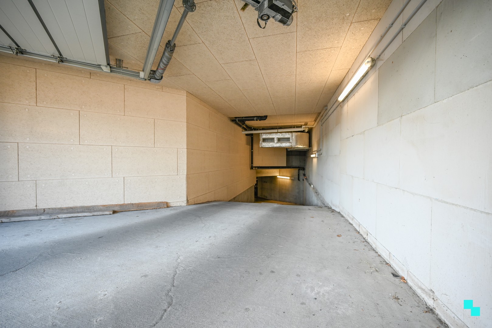 Ondergrondse afgesloten parkeerplaats in Harelbeke! - foto 5