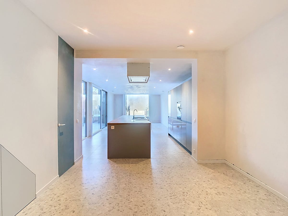 Gerenoveerde woning met 4 kamers en tuin in Poperinge - foto 2