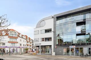 Dit appartement, gebouwd in 1994, ligt op een toplocatie in het hart van Waregem, met winkels, horeca en openbaar vervoer op wandelafstand. Dankzij...