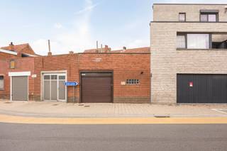 Te Assenede bieden we u deze instapklare, zeer goed onderhouden woning aan. De woning situeert zich op het Diederikplein, gelegen in het centrum,...