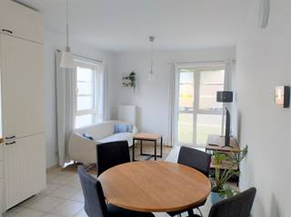 Move-in ready 2-bedroom ground floor with parking - Ideal investment!Top location in EkerenLocated at Kouter 45, enjoy the tranquility of a residential street with the bustling village center at walking distance. Stores, coffee bars and schools are nearby. Thanks to the A12 and the station of Ekeren, you are in no time in Antwerp or the Netherlands.Your Benefits:Instant Return: Currently rented at €897/month.Fully move-in ready: Contemporary finish, no renovation needed.Ground floor convenience: Accessible to any target group.Includes car parking: Safe and quick parking in your private spot.oUTDOOR SPACE: Direct access to the sunny common terrace.Classification:You enter into a bright, contemporary living space with large windows and an open flow to the functional, modern kitchen. Centrally you will find the smartly appointed bathroom with tub/shower combination and a practical niche for washer/dryer. To the quiet rear are two full-sized bedrooms that guarantee an undisturbed night's sleep.A great asset is the direct access to the terrace (shared use), ideal for spending time outdoors without maintenance worries.Interested in a visit?Contact us at 03/646.66.55 or lynn@sinjoor.be.