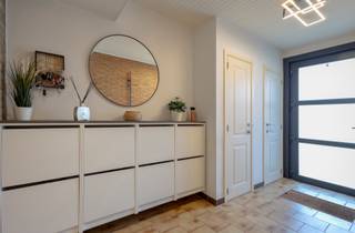 Dans un quartier calme et verdoyant de Dilbeek, cette maison familiale soignée et prête à emménager offre une superficie habitable d'environ...