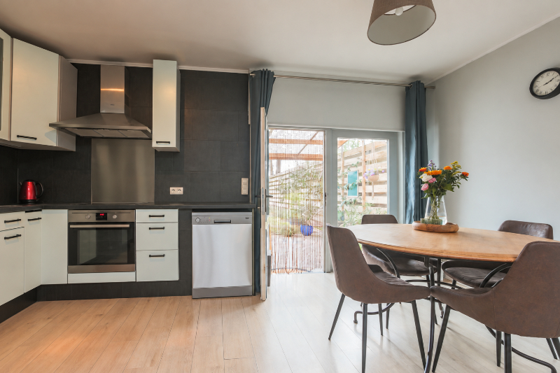 Stasegem: Ruime instapklare woning met 4 slaapkamers, 2 badkamers, tuin en garage op wandelafstand van de Gavers. - foto 5