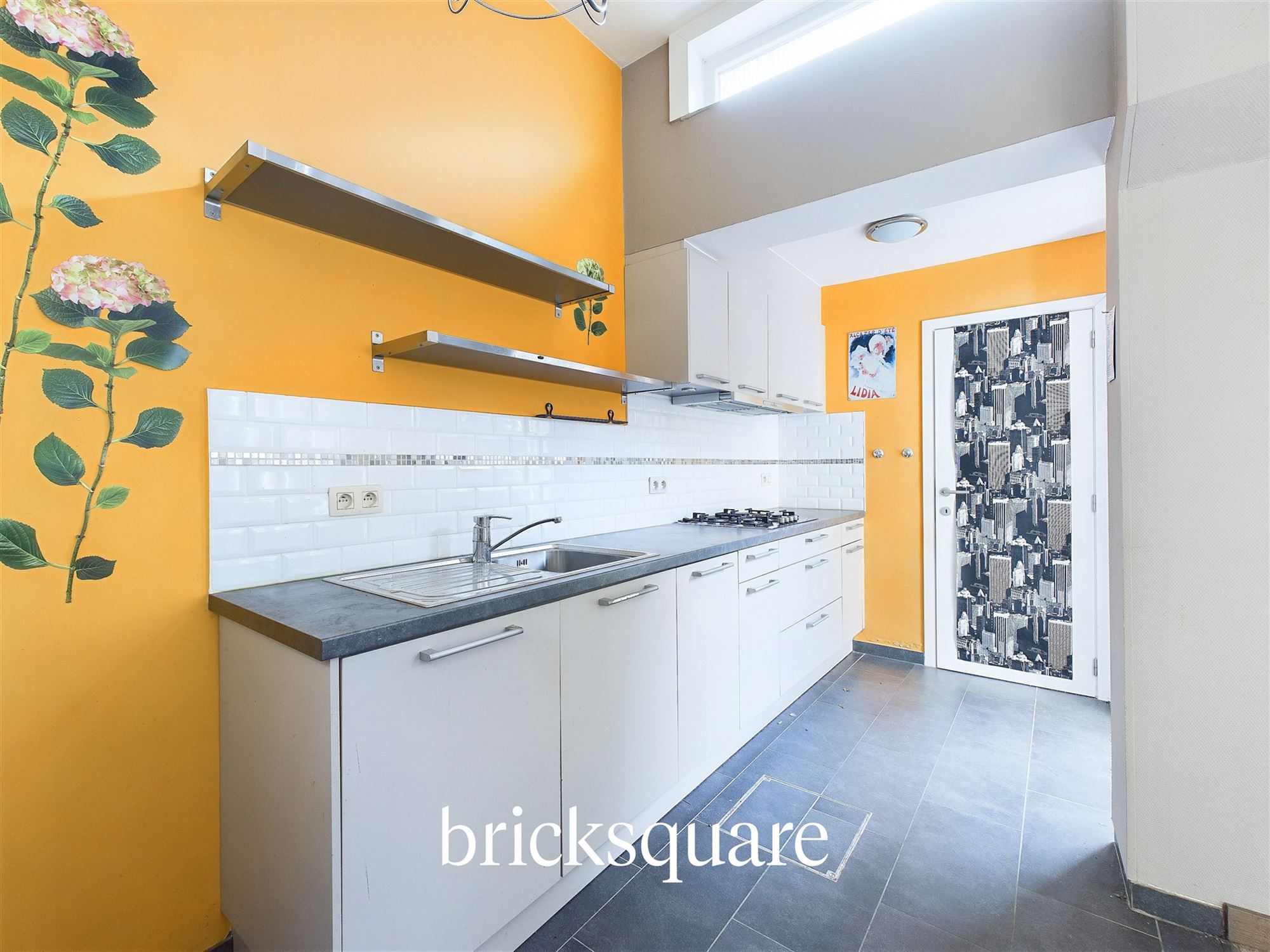 Beautiful single-family home to refresh - photo 3