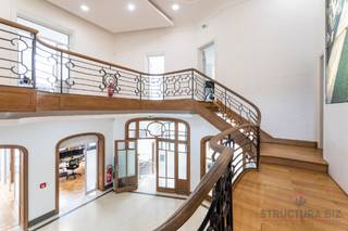 Ideally located between Avenue Louise and Parc Tenbosch, close to the Châtelain and Place Brugmann, this superb French-style mansion, built in...