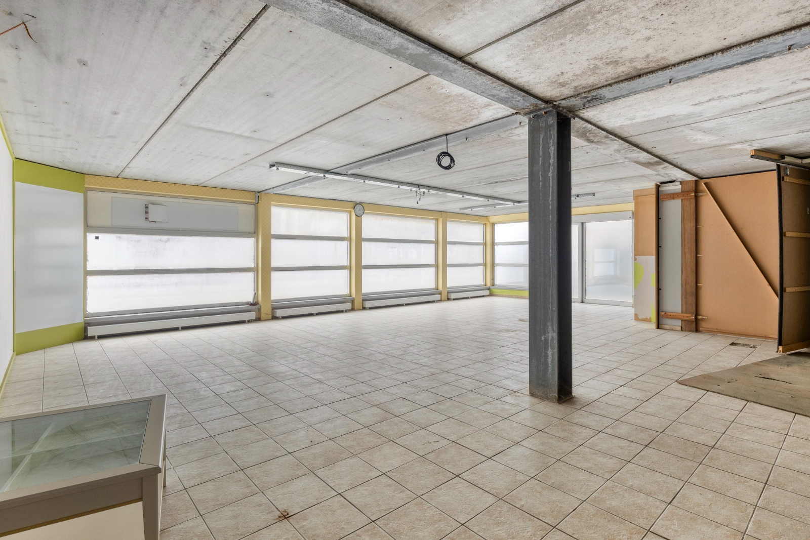 Handels- of opslagruimte met appartement - foto 1