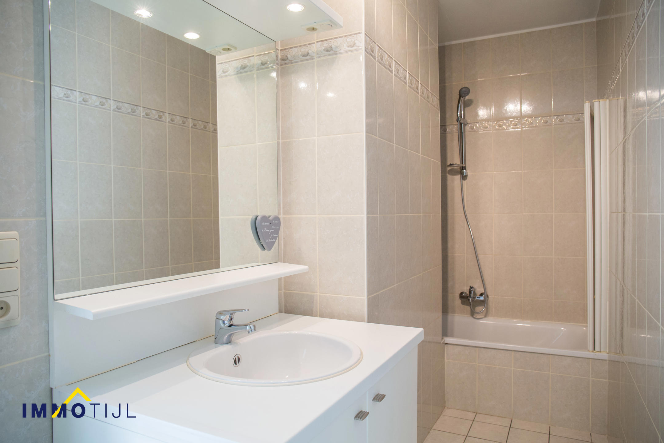 Mooi 2-slaapkamerappartement vlakbij centrum Opwijk! - foto 5