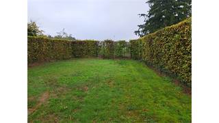 Een goed onderhouden woning (HOB) met ruime woonkamer en open, ingerichte keuken, 3 slaapkamers, Polyvalente ruimte, badkamer, bergplaats,...