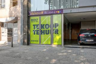 En plein centre d'Anvers, sur le Koolkaai, nous trouvons cerez-de-chaussée commercial   à vendre, qui fait partie d'un petit immeuble...