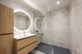 This move-in ready apartment in Deurne-South combines space, light and an excellent location. It features 2 large bedrooms, an open kitchen...