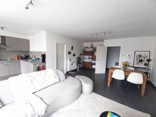 Vraag uw bezoek aan via info@optimusvastgoed.be!TE HUUR: Ruim appartement met 2 slaapkamers te Koersel!Dit appartement is gelegen in het centrum van...