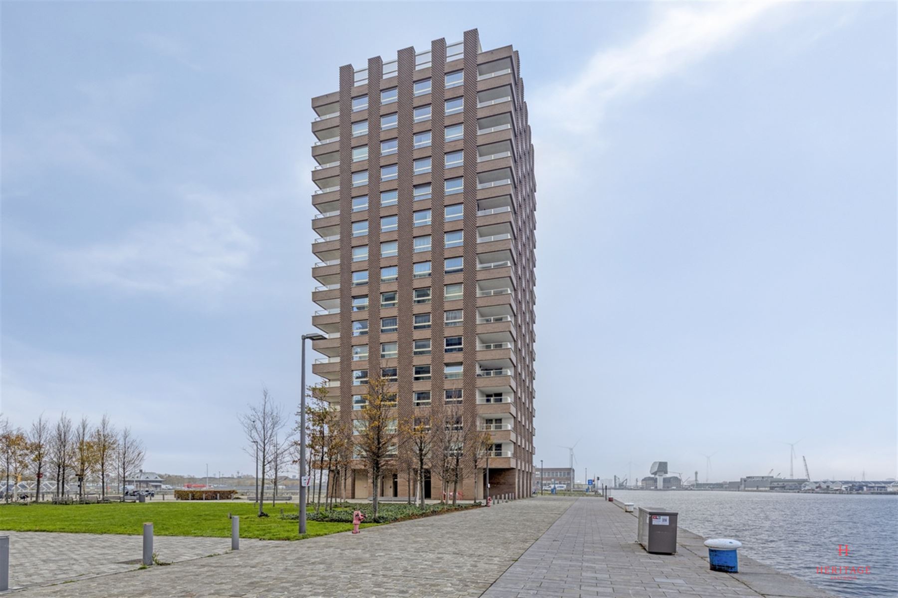 Veilige ondergrondse parking in hartje Antwerpen - foto 2