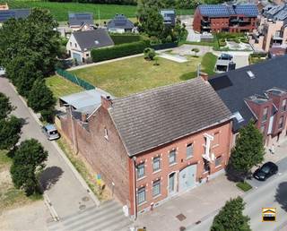 Frituur met woonst in authentieke hoeve in het centrum van BorgloonDeze hoeve, momenteel ingedeeld als enerzijds een handelspand, met name een...