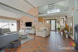 CASALINA Real Estate biedt exclusief te koop aan : Huis van 394 m² (volgens EPC) met prachtige tuin, gelegen op een perceel van 15a24ca!...