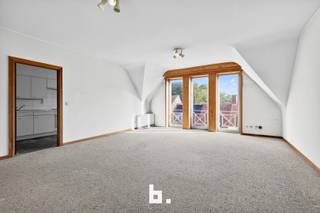 Ontdek dit prachtig dakappartement, gelegen in de Noordstraat 195 bus 8 te Roeselare — op wandelafstand van de Grote Markt en het stadspark. Met...