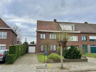 Op een toplocatie in Kapellen bieden wij u deze ruime halfopen bebouwing met grote tuin aan, de bewoonbare oppervlakte bedraagt 175 m² + 47 m²...