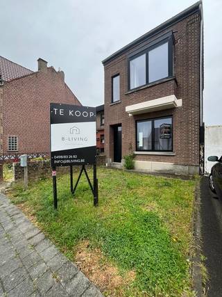 Ontdek deze grotendeels gerenoveerde woning in het charmante Zoutleeuw, waar licht, ruimte en karakter samenkomen.Deze eigendom combineert een modern...