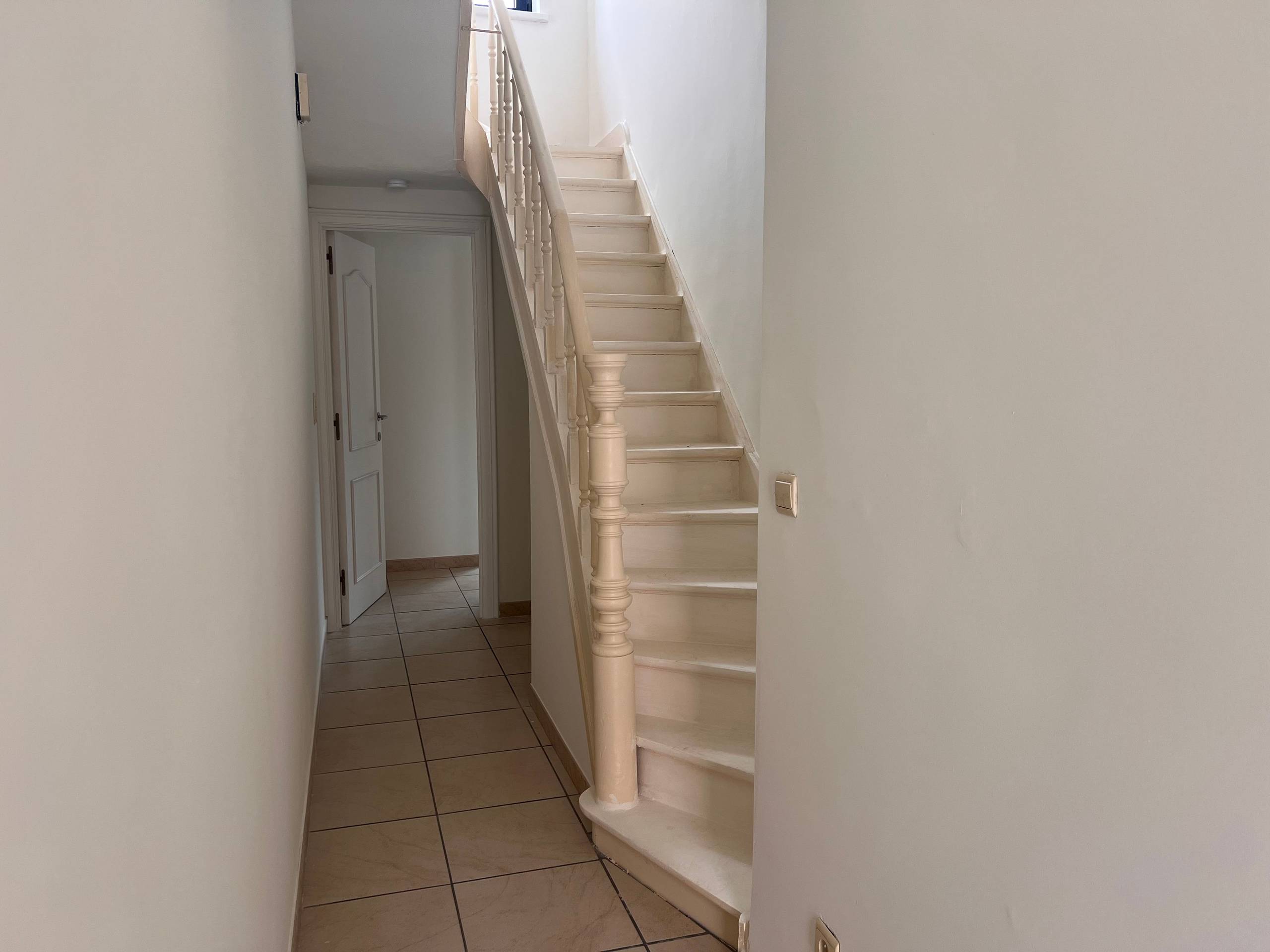 Ruime rijwoning nabij station Ieper | TE HUUR - foto 2